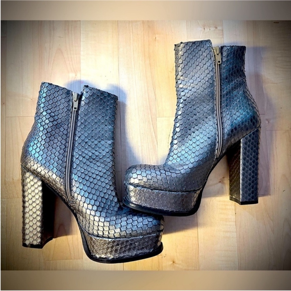 Silver Leather Platform Boots. - Picture 2 of 10